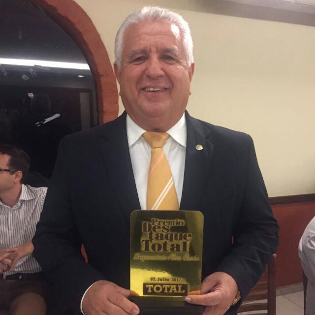 João Evangelista recebeu o prêmio DESTAQUE TOTAL em 2017