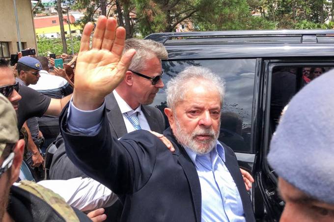 O ex-presidente Lula retorna para a Superintendência da Polícia Federal, em Curitiba (PR), após participar do velório de seu neto, Arthur Lula da Silva - 02/03/2019 (Ricardo Stuckert Filho/Instituto Lula/Reuters) 