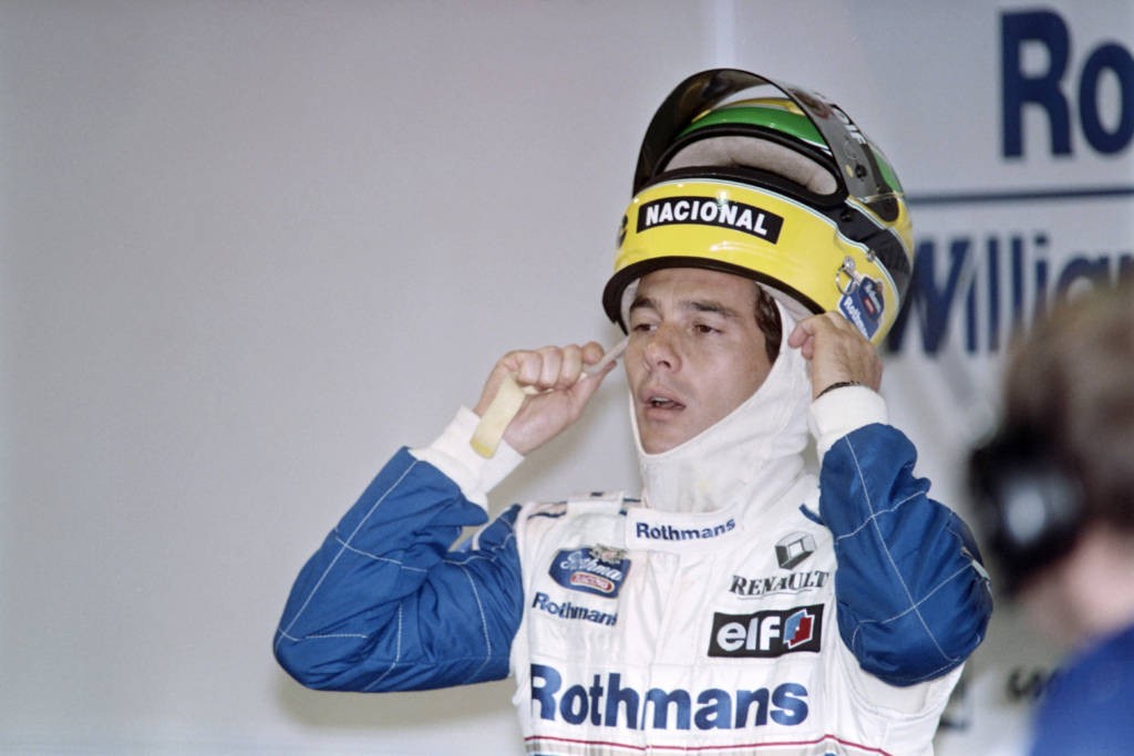 Senna se preparando para o GP do Brasil, em março de 1994, ano de sua morte (Foto: Antonio SCORZA / AFP) 
